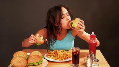 woman-eating-fast-food-time